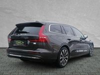 Gebraucht Volvo V60 Plus 253 PS (186 kW) 2022 Platinum grey metallic Kombi