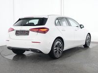 Gebraucht Mercedes A200 150 PS (110 kW) 2024 Unilack polarweiß Limousine