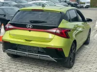 Neu Hyundai i20 Blackline 90 PS (66 kW) 2026 Gelb Kleinwagen