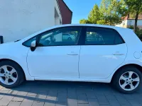 Gebraucht Toyota Auris 97 PS (71 kW) 2012 Weiß Limousine