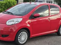 Gebraucht Citroën C1 SELECTION 68 PS (50 kW) 2011 Zu lackieren rot 3p0/deckende Kleinwagen