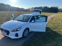 Gebraucht Hyundai i30 120 PS (88 kW) 2017 Weiß Kombi