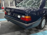 Gebraucht Mercedes E300 109 PS (80 kW) 1987 Blau Limousine