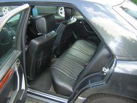 Gebraucht Mercedes E220 150 PS (110 kW) 1995 Schwarz Limousine