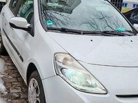 Gebraucht Renault Clio II Expression 75 PS (55 kW) 2010 Weiß Limousine