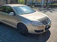 Second-hand VW Jetta 2006 Auriu Berlinǎ