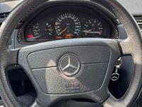 Gebraucht Mercedes E280 Avantgarde 193 PS (141 kW) 1996 Silber Limousine