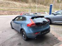 Gebraucht Volvo V40 Momentum 150 PS (110 kW) 2014 Biarritz blue / metallic Kombi