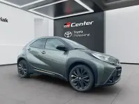 Gebraucht Toyota Aygo X x-style 72 PS (52 kW) 2023 Cardamon green metallic/ night sky black SUV