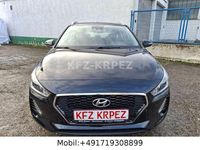 Gebraucht Hyundai i30 120 PS (88 kW) 2018 Schwarz Kombi