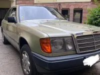 Brugt Mercedes E230 136 HK (100 kW) 1985 Grøn Sedan