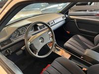 Gebraucht Mercedes E260 160 PS (117 kW) 1987 Weiß Limousine