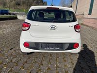 Gebraucht Hyundai i10 67 PS (49 kW) 2017 Weiß Kleinwagen