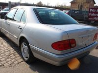 Gebraucht Mercedes E240 170 PS (125 kW) 1999 Silber Limousine