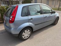 Gebraucht Ford Fiesta 69 PS (50 kW) 2006 Blau Kleinwagen