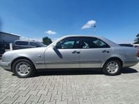 Gebraucht Mercedes E240 170 PS (125 kW) 1997 Silber Limousine