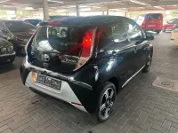 Gebraucht Toyota Aygo X-clusiv 69 PS (50 kW) 2015 Schwarz Kleinwagen