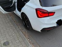 Gebraucht BMW 118 Shadowline 136 PS (100 kW) 2018 Weiß Kleinwagen