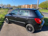 gebraucht Skoda Fabia 1.2l, schwarz, Klimaanlage, 8fach bereift