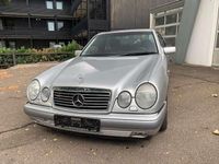 Gebraucht Mercedes E240 Elegance 170 PS (125 kW) 1999 Silber metallic Limousine