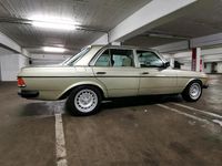 Gebraucht Mercedes E230 136 PS (100 kW) 1982 Grün Limousine