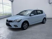 Gebraucht Kia Ceed Attract 90 PS (66 kW) 2010 Weiß Kleinwagen