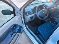 Second-hand Renault Clio II Expression 75 CP (55 kW) 2003 Argintiu Berlinǎ