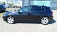Gebraucht VW Golf VIII Life 131 PS (96 kW) 2023 Deepblackperleffektmet c9x (metallic) Limousine