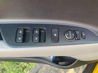 Gebraucht Kia Stonic 120 PS (88 kW) 2017 Gelb SUV