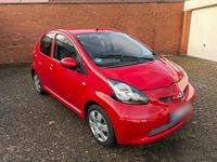 Gebraucht Toyota Aygo 68 PS (50 kW) 2005 Rot Kleinwagen