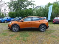 Gebraucht Peugeot e-2008 Active 100 kW (136 PS) 2021 Orangefusion SUV