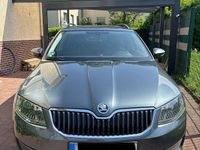 Usado Skoda Octavia 150 HP (110 kW) 2015 Cinzento Citadino