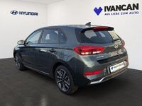 Neu Hyundai i30 Advantage 101 PS (74 kW) 2025 Cypress green Limousine