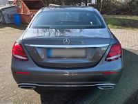 Usado Mercedes E220 194 CV (142 kW) 2016 Gris Berlina
