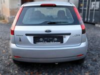 Gebraucht Ford Fiesta Trend 69 PS (50 kW) 2002 Silber Kleinwagen