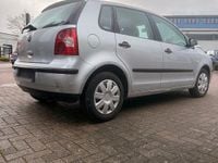 Gebraucht VW Polo Basis 64 PS (47 kW) 2004 Silber Kleinwagen