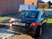 Gebraucht Skoda Octavia Ambition 105 PS (77 kW) 2015 Schwarz Kleinwagen