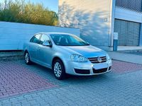 Gebraucht VW Jetta 102 PS (75 kW) 2008 Grau Limousine