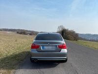 Gebraucht BMW 320 184 PS (135 kW) 2011 Grau Limousine