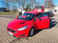 Gebraucht Ford Focus Ambiente 101 PS (74 kW) 2016 Rot Limousine