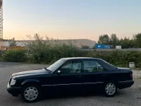 Gebraucht Mercedes E280 193 PS (141 kW) 1994 Blau Limousine