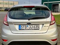 Gebraucht Ford Fiesta SYNC Edition 80 PS (58 kW) 2015 Silber Limousine