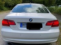 Gebraucht BMW 320 184 PS (135 kW) 2011 Weiß Coupé