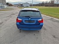 Gebraucht BMW 318 129 PS (94 kW) 2007 Blau Kombi