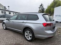 Gebraucht VW Passat 122 PS (89 kW) 2024 Silber Kombi