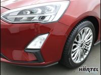 Gebraucht Ford Focus Titanium 125 PS (91 kW) 2019 Rubyrot (red), metallic Kombi