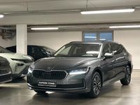Neu Skoda Superb Selection 150 PS (110 kW) 2026 Graphite grau (grau) Kombi