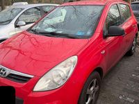 Gebraucht Hyundai i20 Classic 77 PS (56 kW) 2011 Rot Kleinwagen