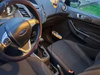 Gebraucht Ford Fiesta 101 PS (74 kW) 2014 Blau Kleinwagen