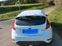 Usata Ford Fiesta 80 CV (58 kW) 2012 Bianco Utilitaria